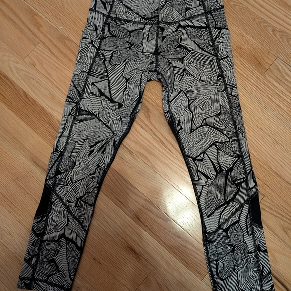Lululemon Athletica Abstract Black and White Leggings - Picture 1 of 3